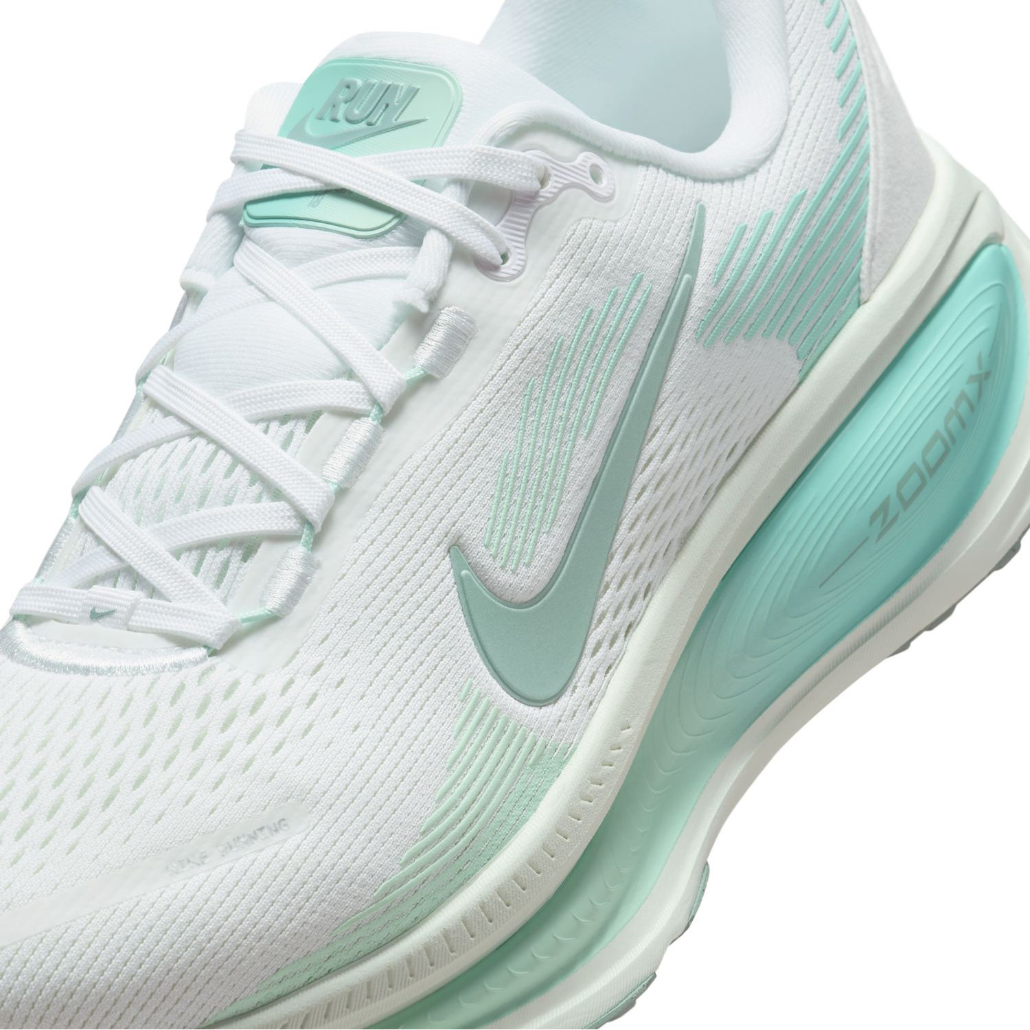 W NIKE VOMERO 18 image number null