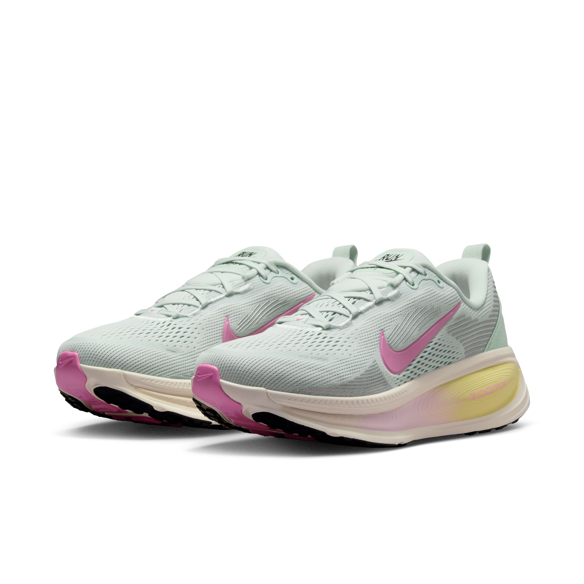 W NIKE VOMERO 18 image number null