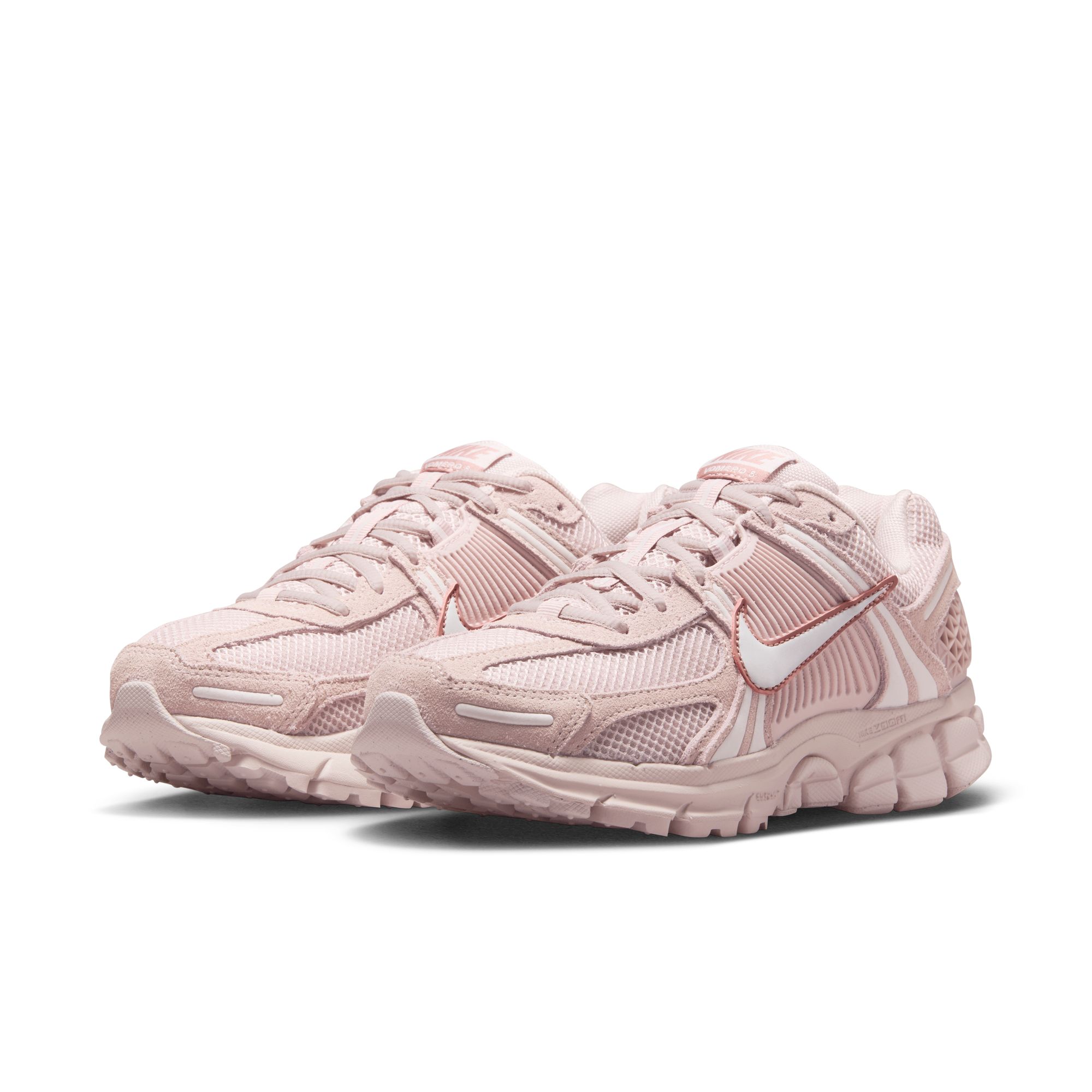 NIKE ZOOM VOMERO 5 image number null