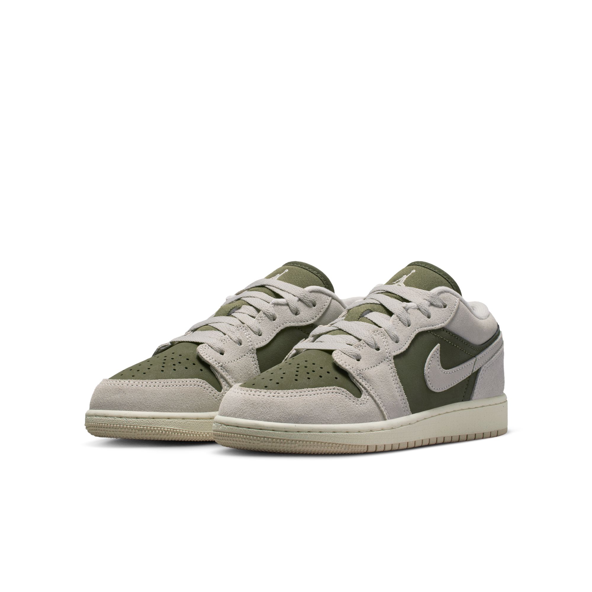 AIR JORDAN 1 LOW SE (GS) image number null